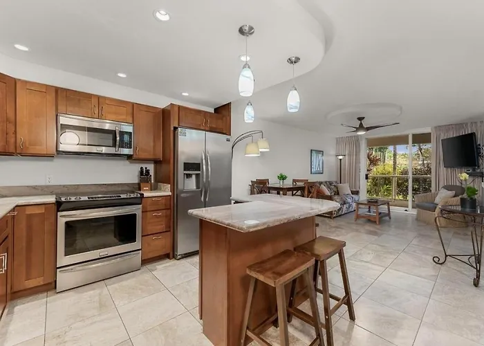 Luxury Condo At Kameole Beach T106